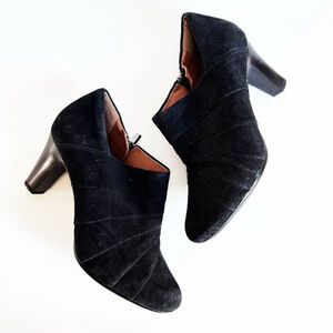 Clark’s Artisan Women’s 10 Black Suede Ankle Booties